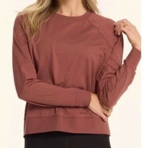 Vuori Women's Halo Long Sleeve Crew in rust S